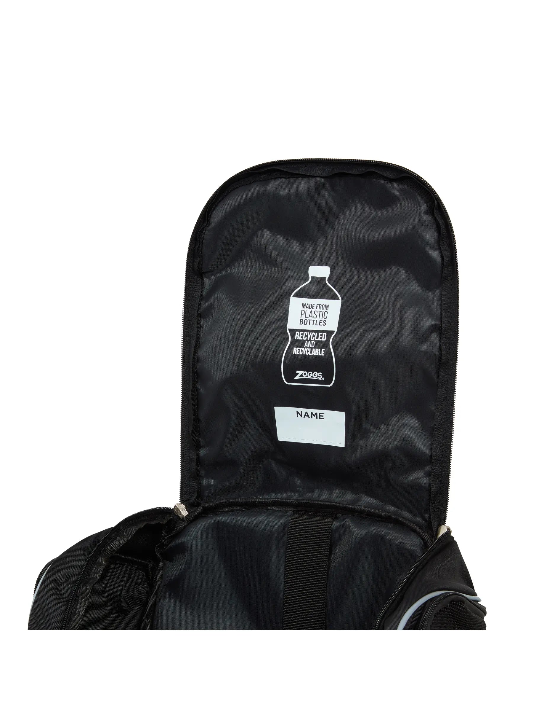 Mochila Zoggs Planet R-PET 33L cor preta, vista lateral mostrando bolsos