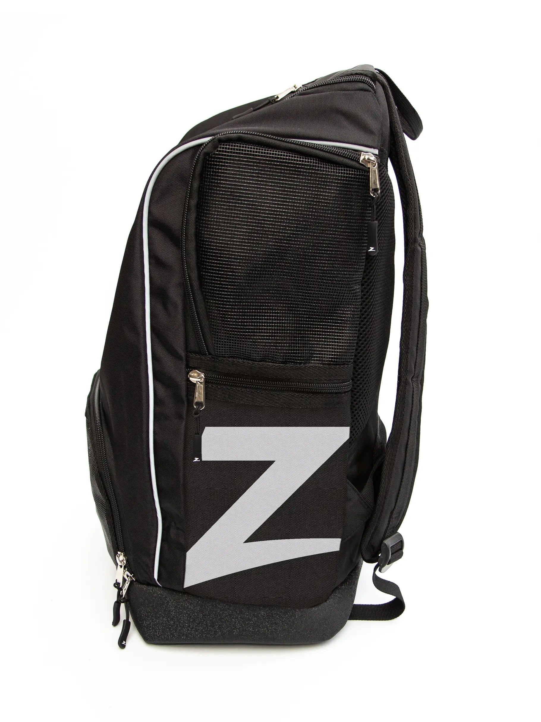 Mochila Zoggs Planet R-PET 33L cor preta, detalhe do compartimento ventilado